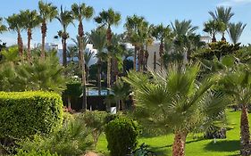 Discover Perfect Beach Apartment, Only 300M Away